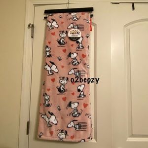 Peanuts Pink Snoopy Heart Throw